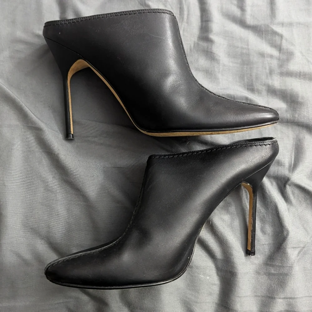 Manolo Blahnik Black Leather Pointed-Toe Stiletto Mules